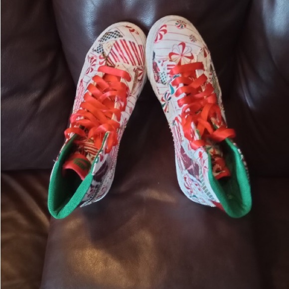 Nike Shoes Womans Nike Sb Dunk Peppermint Spiral Candy Cane